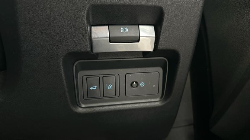 Electric Park Brake  / Lane Assist 