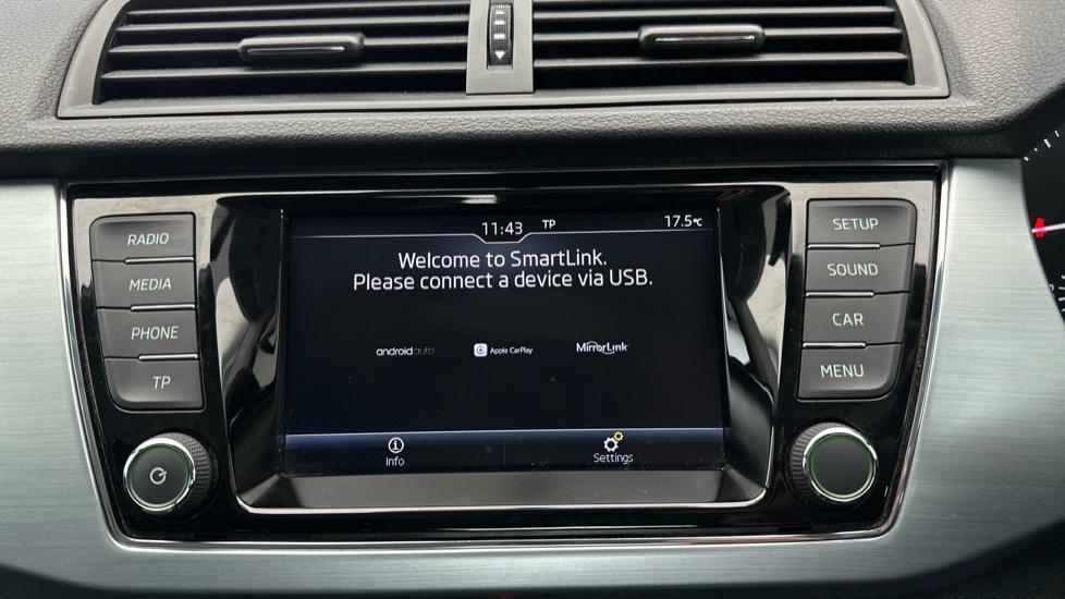 Apple Car Play & Android Auto