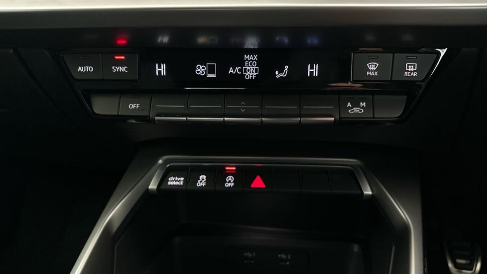 Dual Climate Control  / Air Conditioning  / Auto Stop/Start 