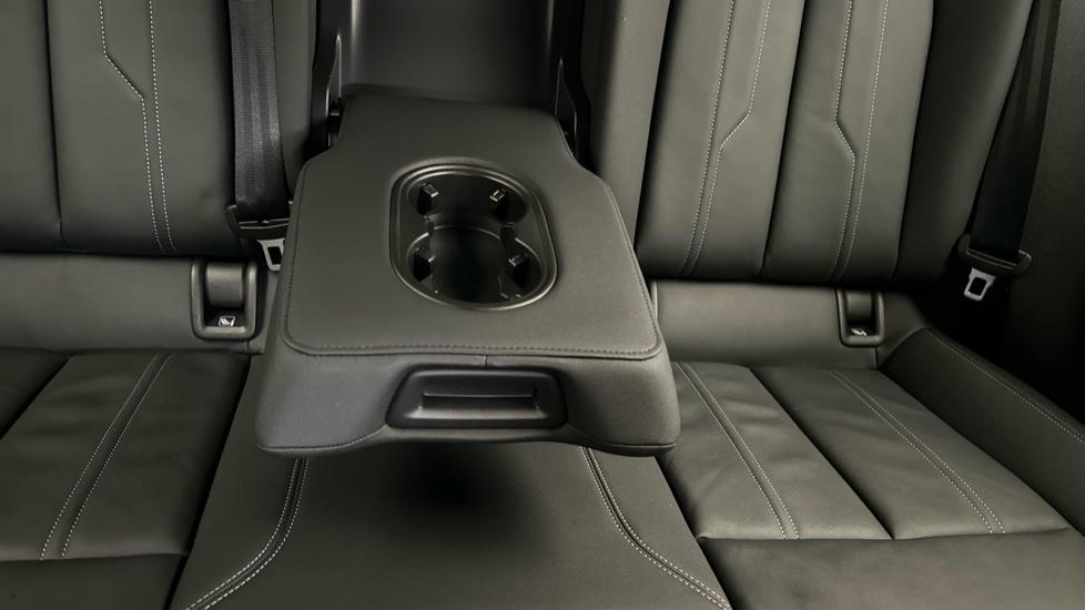 Rear Armrest/ Cup Holder