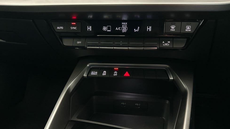 Dual Climate Control  / Air Conditioning  / Auto Stop/Start 