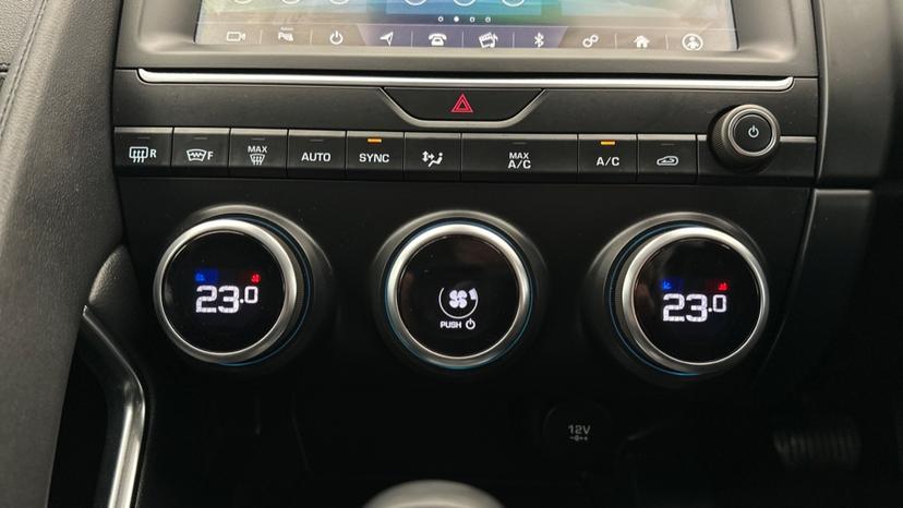 Air Conditioning/Dual climate control 