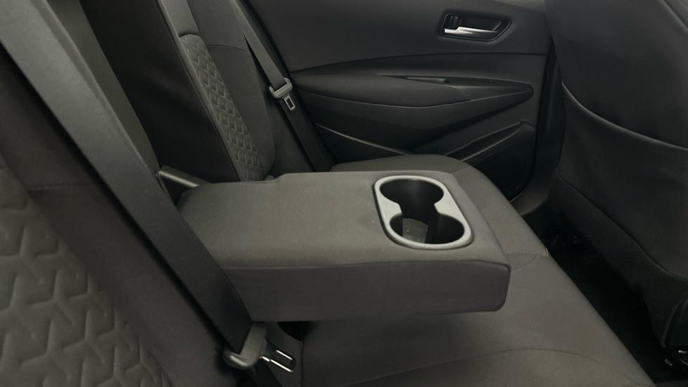 Rear Armrest/ Cup Holder