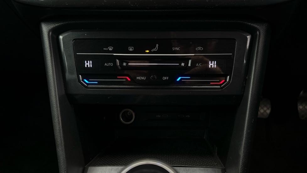 Dual Climate Control / Air Conditioning 