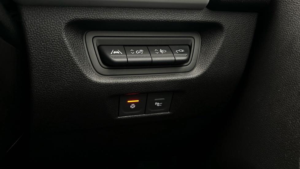 Lane Assist  / Heated Steering Wheel 