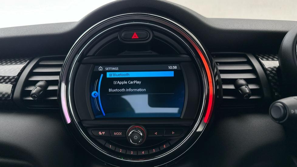 Bluetooth / Apple CarPlay 