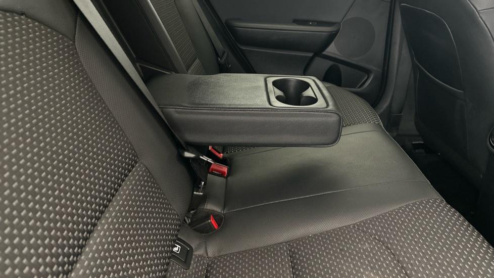 Rear Armrest/ Cup Holder