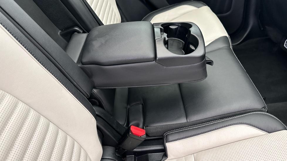 Rear Armrest/ Cup Holder