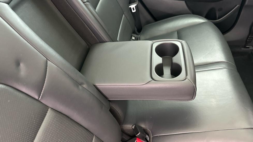 Rear Armrest/ Cup Holder