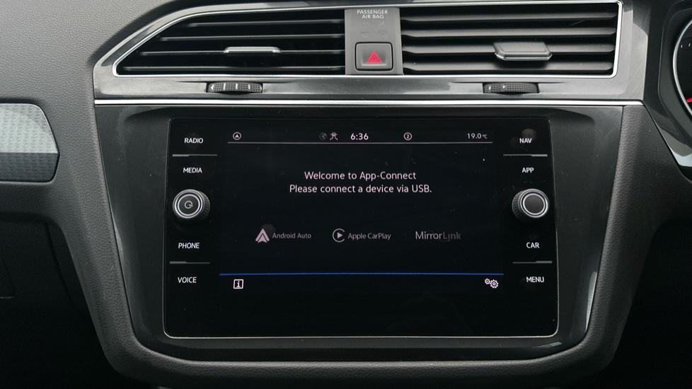 Apple Car Play & Android Auto