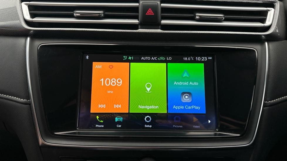 Apple Car Play & Android Auto