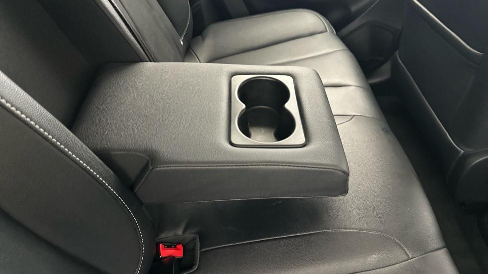 Rear Armrest/ Cup Holder