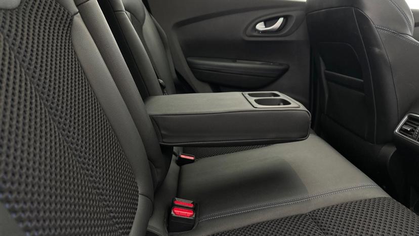 Rear Armrest/ Cup Holder