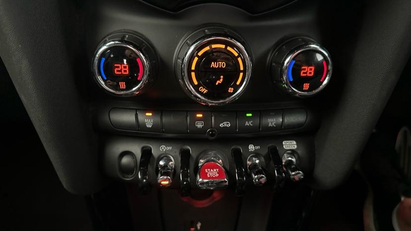 Air Conditioning /Dual Climate Control /Auto Stop/Start 