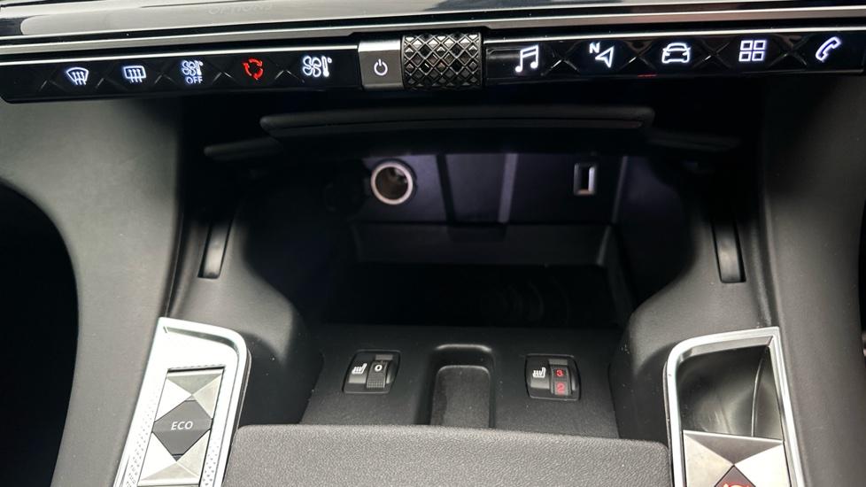 Heated Seats /Wireless Charger 