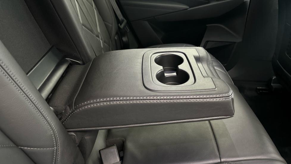 Rear Armrest/ Cup Holder