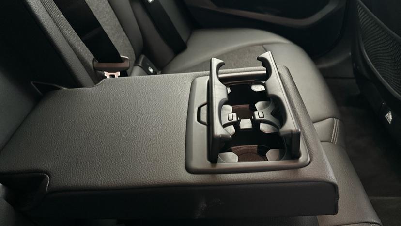 Rear Armrest/ Cup Holder