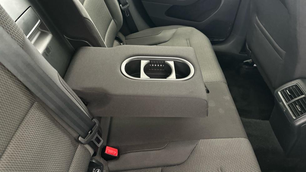 Rear Armrest/ Cup Holder