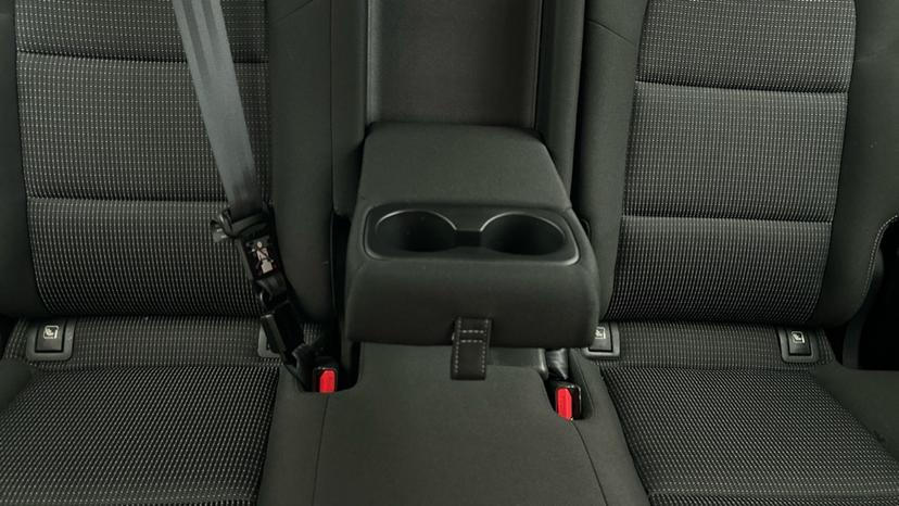 Rear Armrest/ Cup Holder