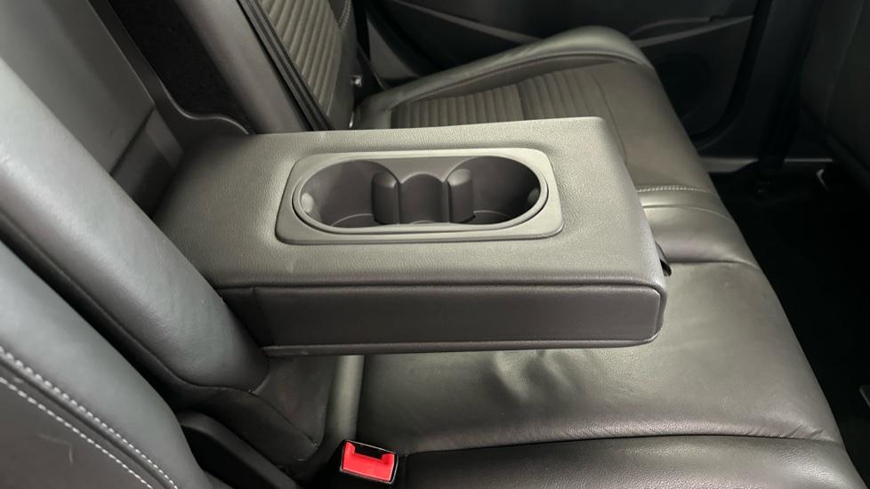 Rear Armrest/ Cup Holder