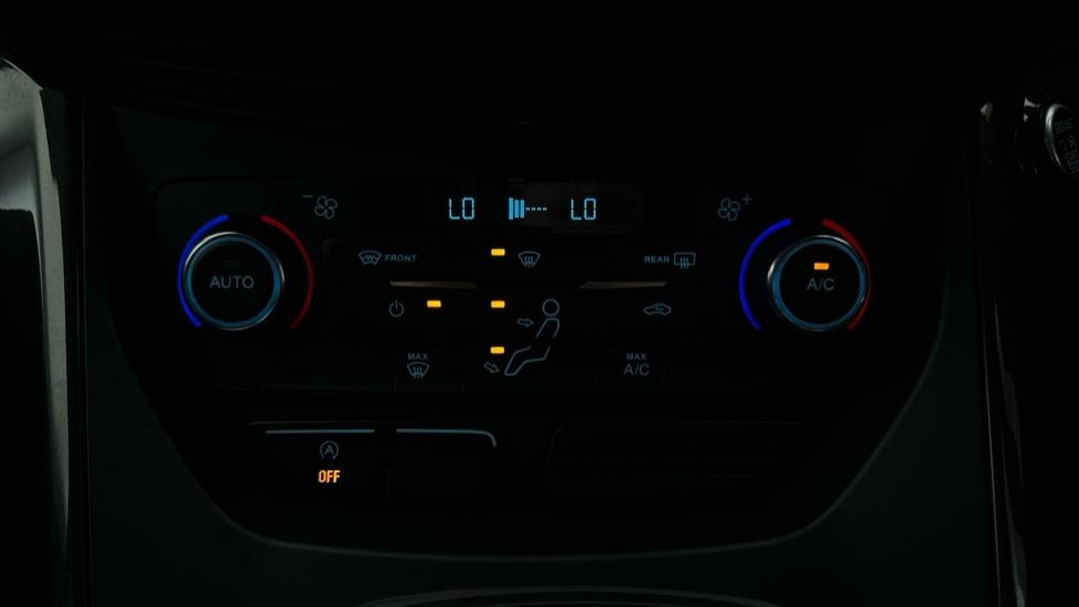 Air Conditioning/Dual Climate Control  /Auto Stop/Start 