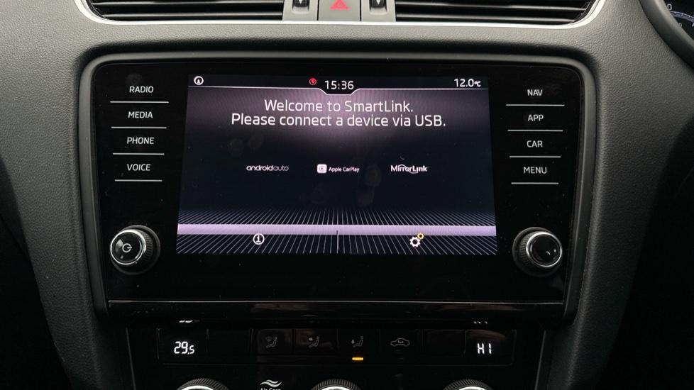 Apple CarPlay / Android Auto 