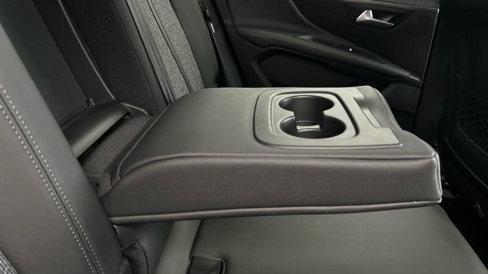 Rear Armrest/ Cup Holder