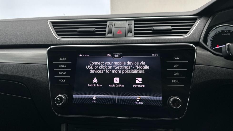 Apple Car Play & Android Auto