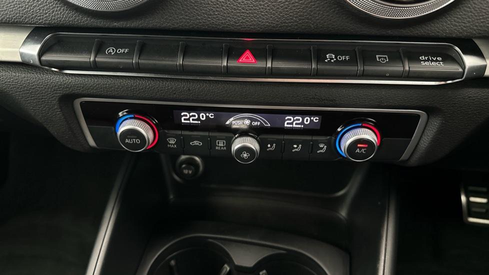 Air Conditioning / Dual Climate Control / Auto Stop/Start 