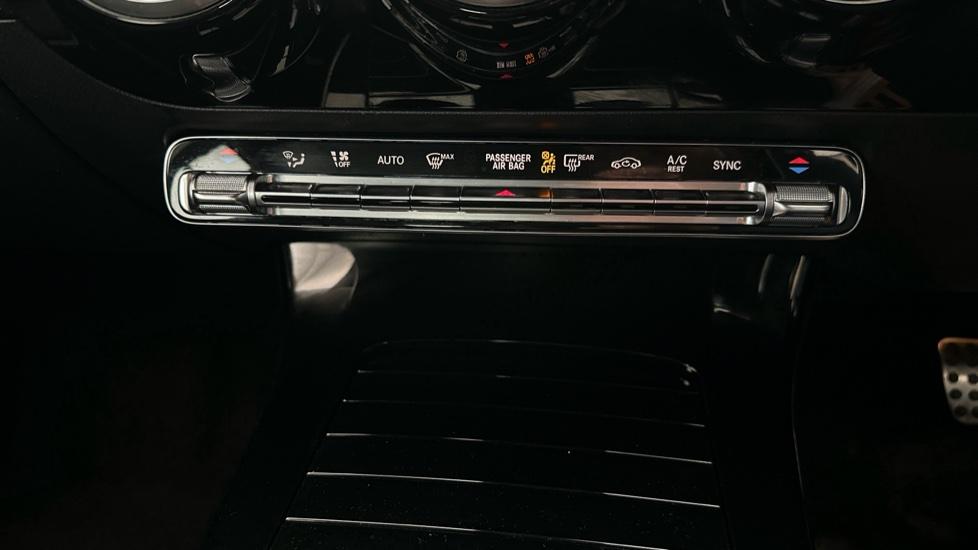 Dual Climate Control / Air Conditioning 