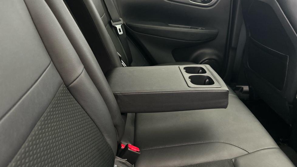 Rear Armrest/ Cup Holder