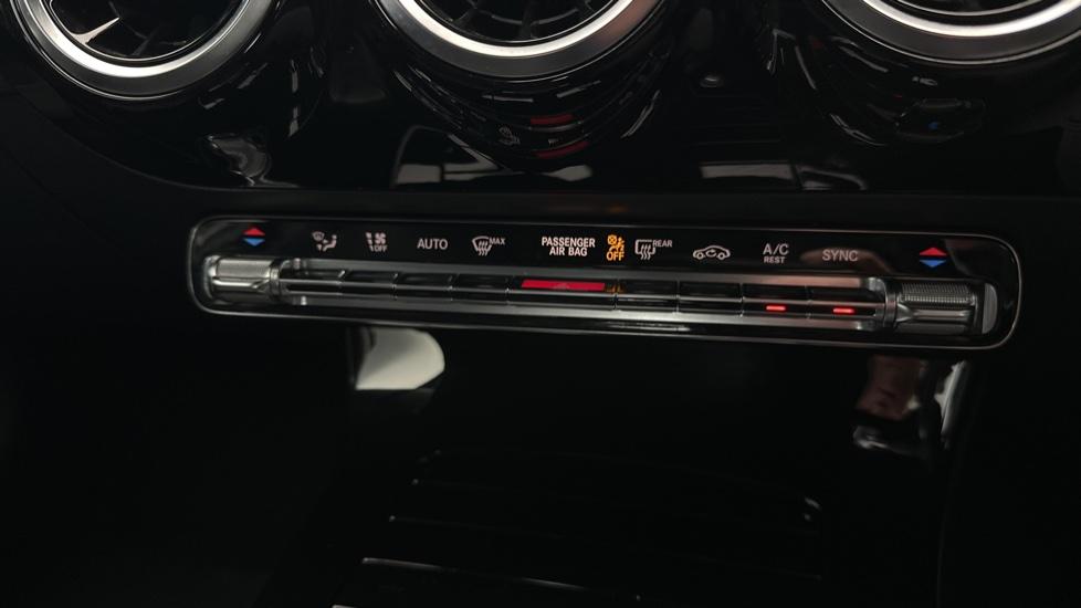 Dual Climate Control / Air Conditioning 