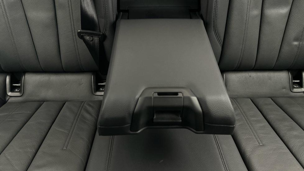 Rear armrest 