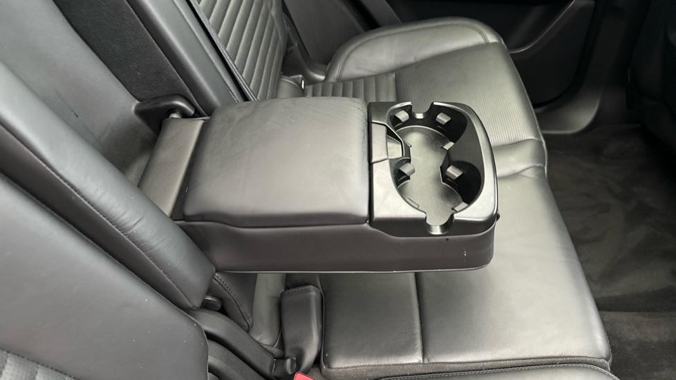 Rear Armrest/ Cup Holder