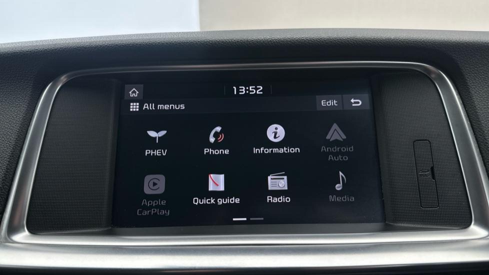 Apple CarPlay / Android Auto 