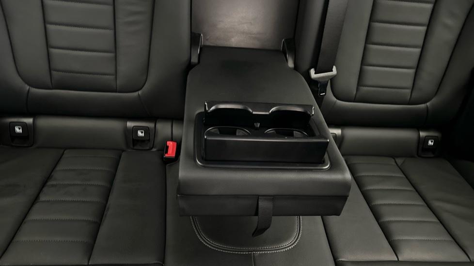 Rear Armrest/ Cup Holder