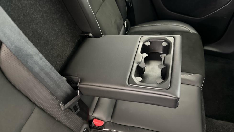 Rear Armrest/ Cup Holder