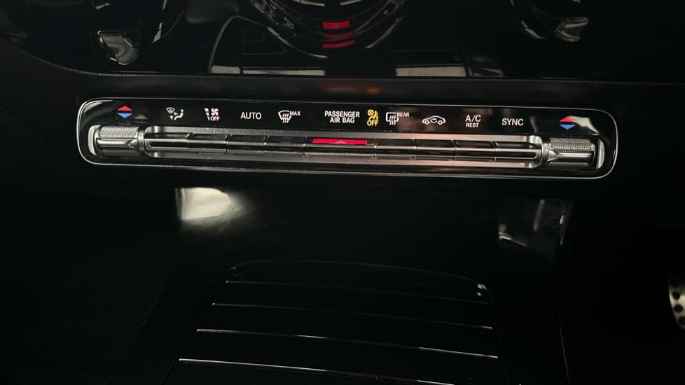 Dual Climate Control / Air Conditioning 