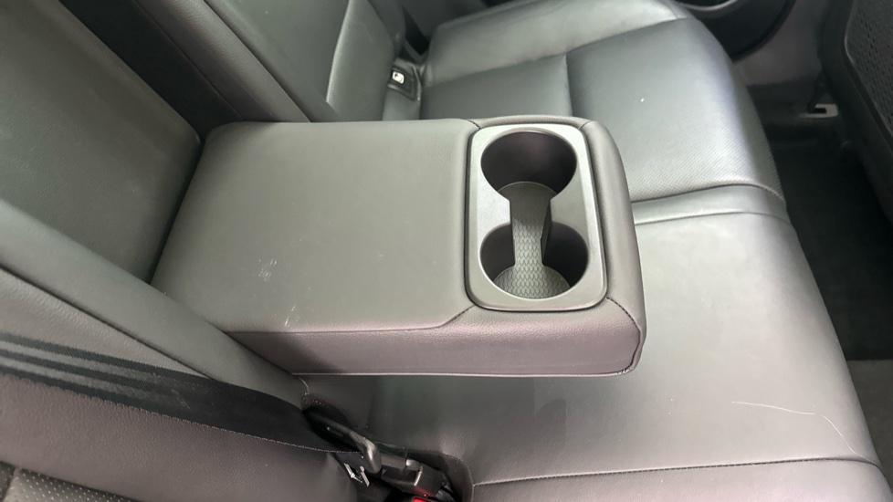 Rear Armrest/ Cup Holder