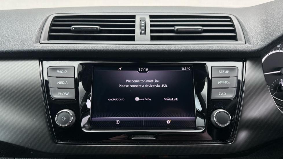 Apple CarPlay / Android Auto 