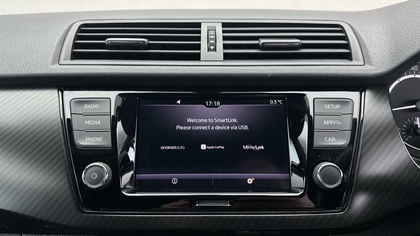 Apple CarPlay / Android Auto 