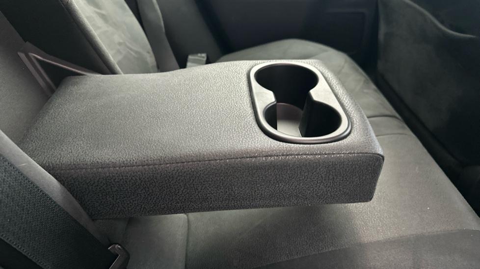 Rear Armrest/ Cup Holder