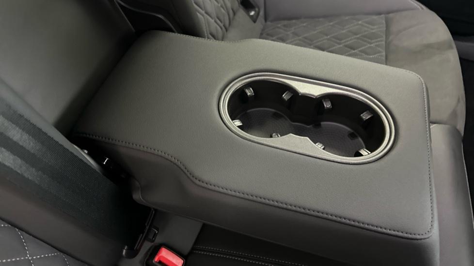 Rear Armrest/ Cup Holder