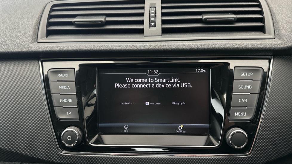 Apple Car Play & Android Auto