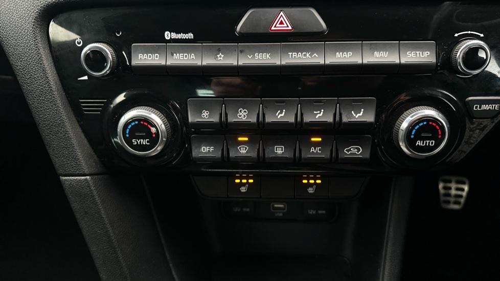 Air Conditioning /Dual Climate Control /Heated Seats 