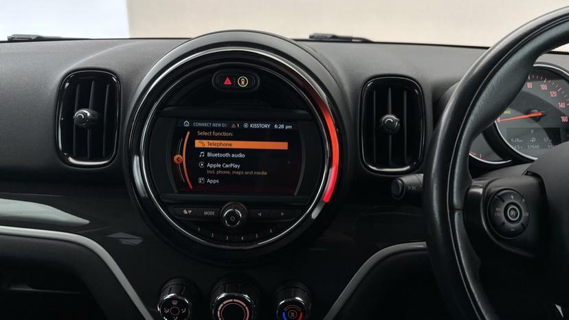 Apple CarPlay/ Bluetooth 