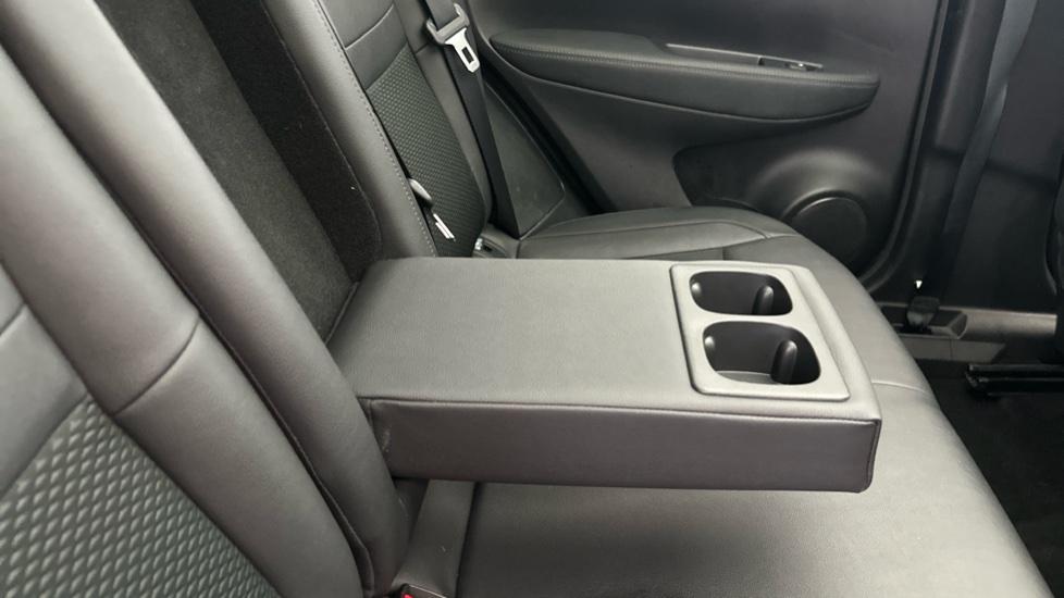 Rear Armrest/ Cup Holder