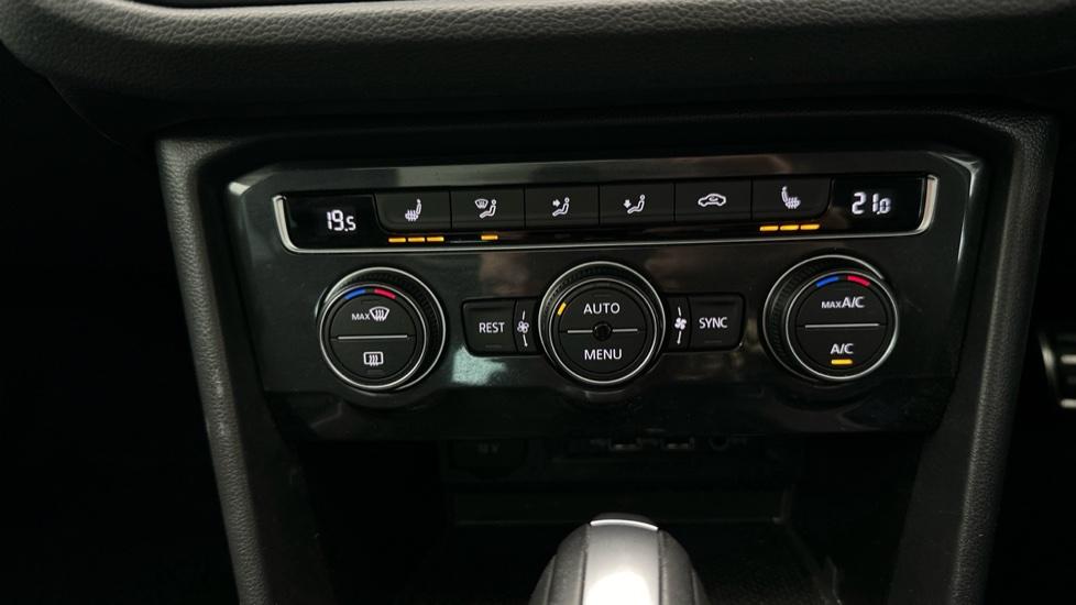 Air Conditioning /Dual Climate Control /Heated Seats 