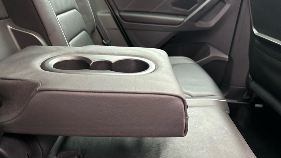 Rear Armrest/ Cup Holder