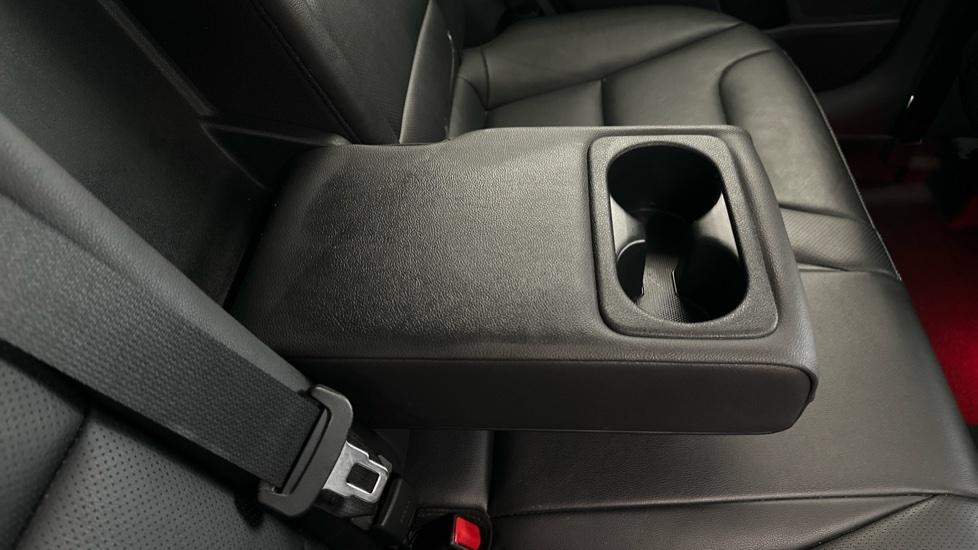 Rear Armrest/ Cup Holder